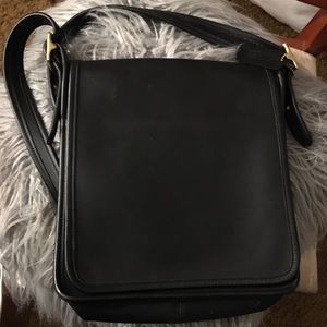 VINTAGE 100% Black Leather COACH Crossbody Bag